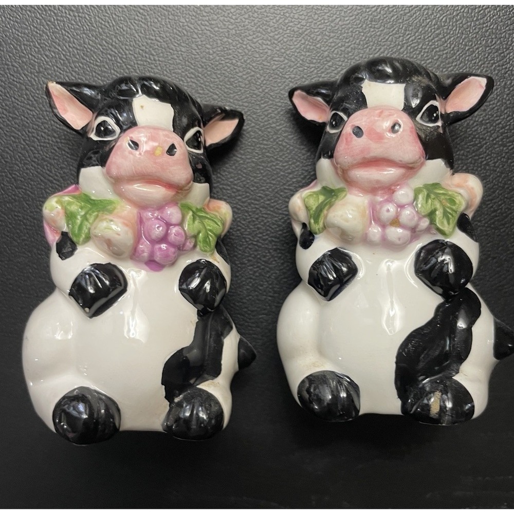Wang's‎ Cow Salt Pepper Shakers Ceramic White Black Kitschy Kitchen